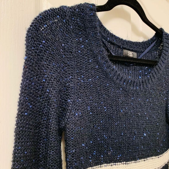 White&dark blue sequined knit sweater 💙🤍 - Picture 2 of 12